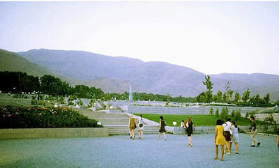 (تصاویر) سفر به ایران قدیم؛ بخشو مداح معروف بوشهری‌، پارک نیاوران و کیارستمی‌‌