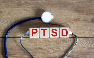 بیماری PTSD یا اختلال استرس چیست؟ بیماری ایی که اشکان خطیبی با آن درگیر است.