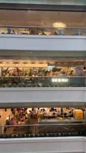 ویدیویی از یک روز تعطیل در مرکز خرید گوانگژو، چین