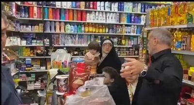 خرید رییس‌جمهور منتخب با نوه‌ها از یک سوپرمارکت در تهران