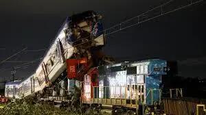 خارج شدن قطار از ریل یک کشته داد | این سانحه هولناک در هند را ببینید +ویدئو