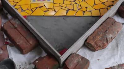 (ویدئو) یک ایده درخشان برای ساخت میز با کاشی شکسته، سیمان و لاستیک قدیمی