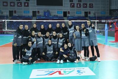سرمربی کره‌ای والیبال زنان وارد تهران شد