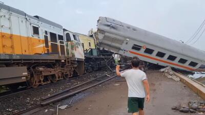ببینید | خروج قطار از ریل در هند با دست کم یک کشته