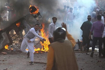 ببینید | تصاویری عجیب از لحظه حمله هندوها به مساجد و منازل مسلمانان