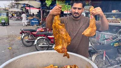 (ویدئو) غذای خیابانی در پاکستان؛ پخت بریانی ران بره در لاهور