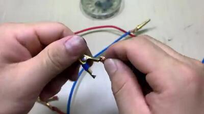 (ویدئو) نحوه ساخت یک دستگاه جوش ساده با باتری قلمی!