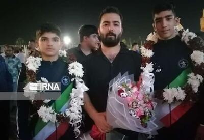 فیلم | استقبال از مدال آوران استان فارس در مسابقات کشتی فرنگی نونهالان آسیا