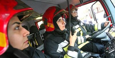 عکس | حضور زنان آتش‌نشان در عملیات اطفای حریق بیمارستان شریعتی تهران