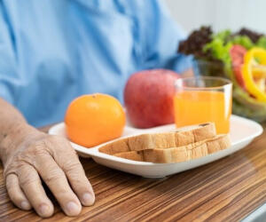 صبحانه ای سالم برای تقویت سالمندان
