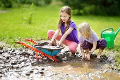 آیا خاک‌بازی برای سیستم ایمنی کودکان مفید است؟