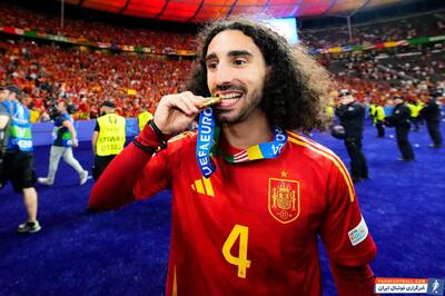پس از قهرمانی در یورو 2024؛ مدافع اسپانیا موی خود را قرمز کرد! / عکس - پارس فوتبال | خبرگزاری فوتبال ایران | ParsFootball