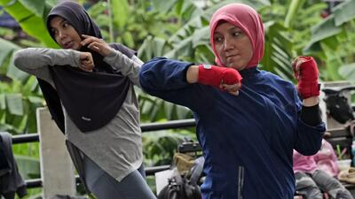 زنان اندونزی برای مقابله با خشونت جنسیتی به ورزش‌های رزمی روی‌ می‌آورند
