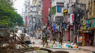حکومت نظامی در بنگلادش؛ بیش از ۱۰۰ تن در تظاهرات کشته شده‌اند