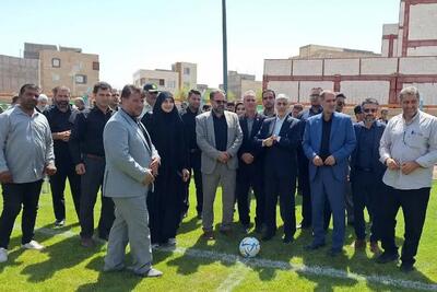 زمین چمن فوتبال در بوئین زهرا را افتتاح شد