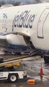رفتار زننده و زشت کارگران فرودگاه با چمدان‌های مسافران