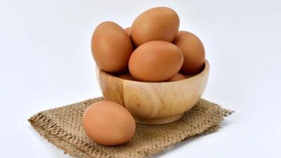 تخم‌مرغ با رنگ پوست قهوه ای بهتر است یا رنگ سفید؟
