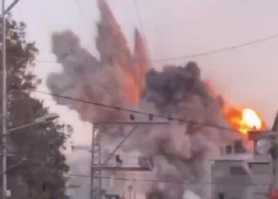 لحظه بمباران جنون‌آمیز منطقه تل‌الهوا در شهر غزه
