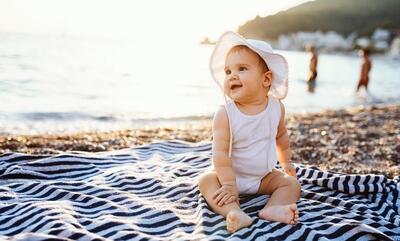 12 روش مراقبت از نوزادان و کودکان در روزهای داغ تابستانی