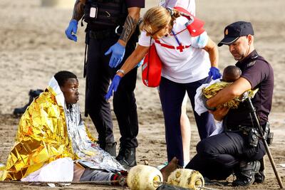 وضعیت مهاجران آفریقایی در ساحل قناری اسپانیا + تصاویر | خبرگزاری بین المللی شفقنا