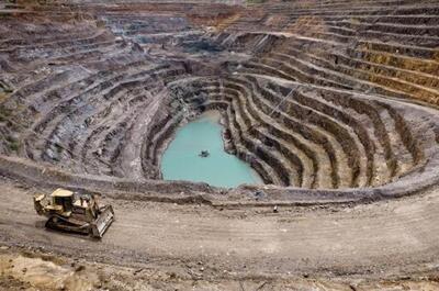 ظرفیت‌های اصلی سرمایه‌گذاری و توسعه کرمان بر پایه مواد معدنی است