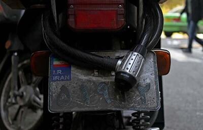 پلیس: با تخلف پوشش پلاک ۷۰۰۰ موتورسیکلت در تهران برخورد شد