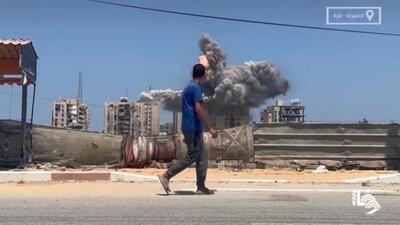 (ویدئو) لحظه اصابت موشک به یک ساختمان مسکونی در غزه