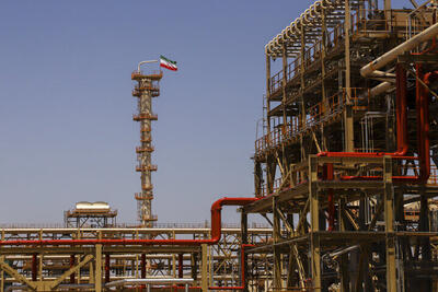 نماینده مجلس: موانع توسعه صنعت نفت خوزستان باید برداشته شود