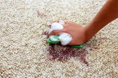 چگونه لکه روغن را از فرش و موکت پاک کنیم؟