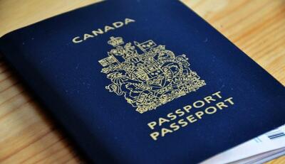 طراحی مخفی جالب در پاسپورت‌های کشور کانادا + ویدئو | این طرح فقط زیر نور ماورای بنفش قابل دیدن است
