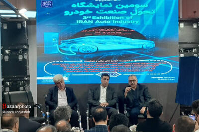 ۳۰۰ هزار دستگاه خودرو در کشور برقی می شود| فقط ۴ ایستگاه شارژ در تهران برق دارد!