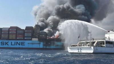 تداوم آتش‌سوزی در کشتی شرکت مرسک در پی حمله یمنی‌ها