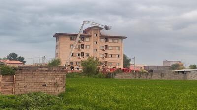 نجات ساکنان یک ساختمان ۴ طبقه از دود گرفتگی در رشت