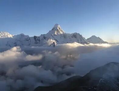 لحظه زیبای طلوع آفتاب در کوه اورست +ویدئو