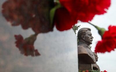 عکس| سر مجسمه «ژوزف استالین» در نزدیکی مسکو از تنش جدا شد