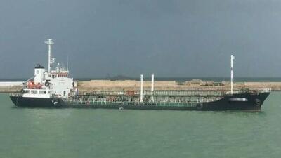 سپاه یک نفتکش متخلف حامل سوخت قاچاق در خلیج فارس را توقیف کرد