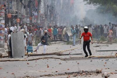 بنگلادش ؛ توقف اعتراضات بعد از 155 کشته (+عکس) / اعتراض علیه سهمیه بندی مشاغل دولتی / وعده نخست وزیر برای پیگری کشته ها