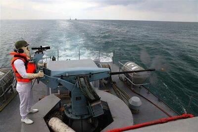 تیراندازی شناورهای شرکت کننده در رزمایش دریایی ۲۰۲۴  به سمت اهداف دریایی