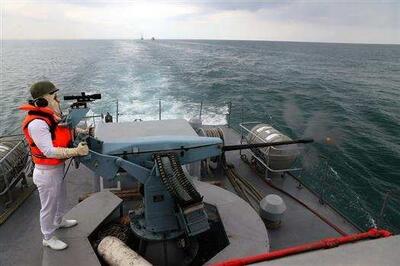 تیراندازی شناورها به‌ اهداف در رزمایش امنیت دریایی ۲۰۲۴ خزر