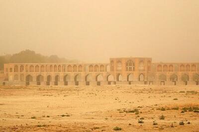 ذرات معلق در هوای اصفهان هشت برابر استاندارد جهانی است