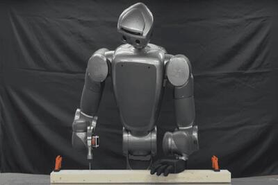 ربات انسان‌نمای جدید میخش را کوبید!
