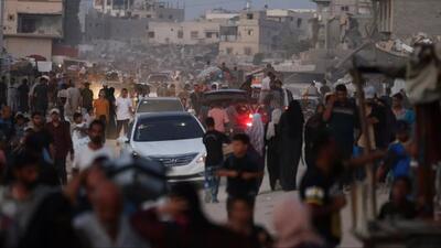 ببینید | فرار تلخ مردم از شهر خان یونس بعد از بمباران شدید امروز اسرائیل