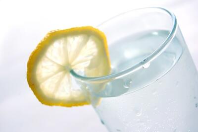 برای درمان گرمازدگی چه بخوریم ؟ | ۱۰ نوشیدنی سنتی برای رفع عطش و گرمازدگی