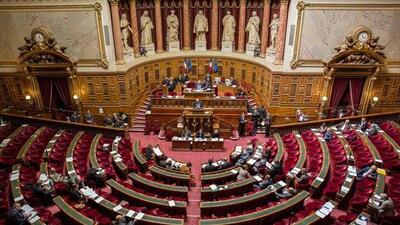 سنگ کاغذ قیچی وسط پارلمان فرانسه + فیلم