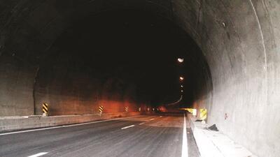 گلایه رانندگان از تاریکی تونل باغان در جاده مریوان - سنندج