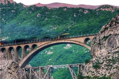 قطار تزانزیتی تهران- چین در پل سفید مازندران ایستاد؛ برای تست ایمنی